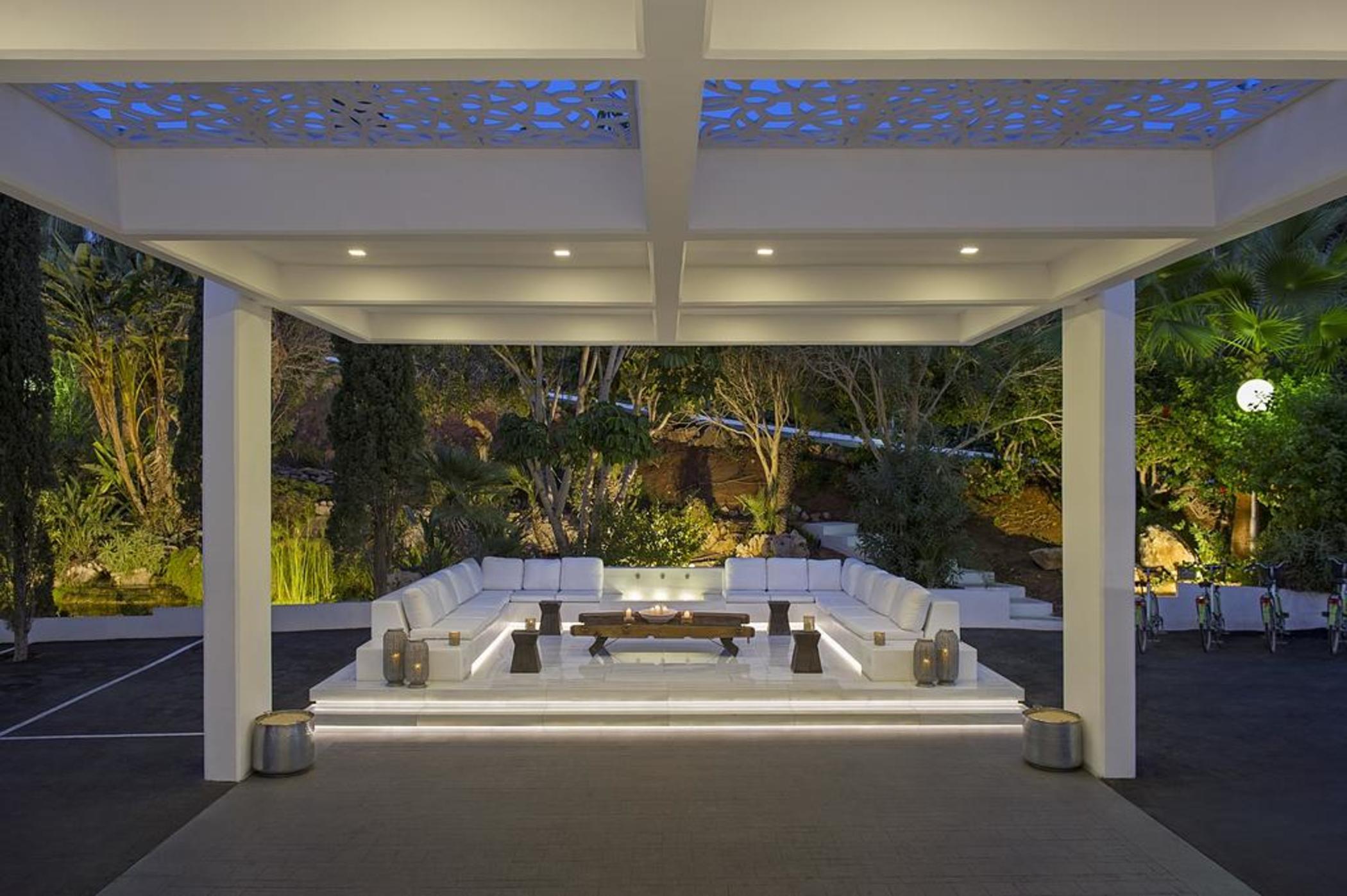 אתר נופש Grecian Sands 4*