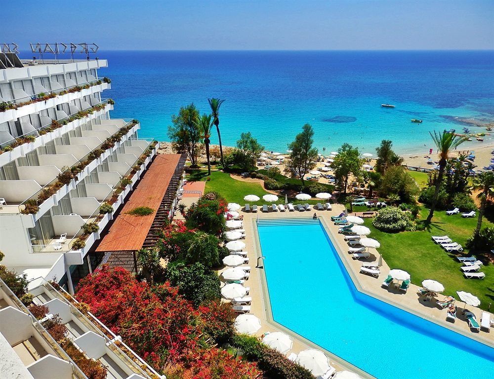 אתר נופש Grecian Sands 4*